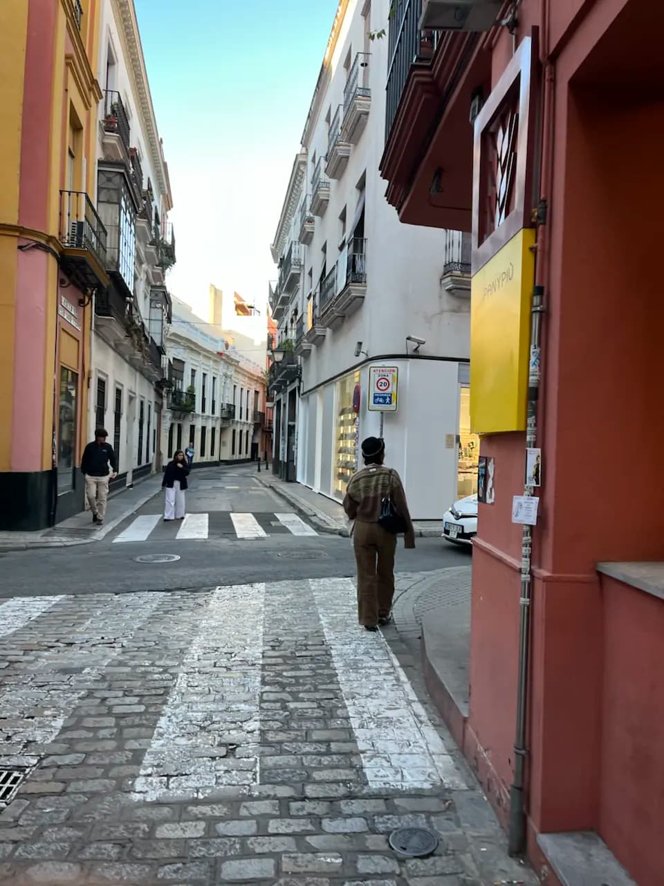 ฮันนีมูนวันที่ 6: ทัวร์ชมเซเตนิลและรอนดา - 13 Calle de Rioja, Seville
