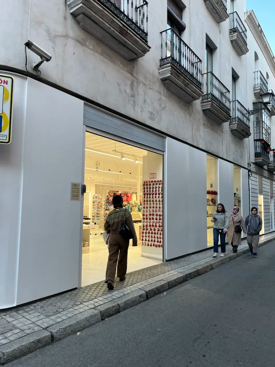 ฮันนีมูนวันที่ 6: ทัวร์ชมเซเตนิลและรอนดา - 1–11 Calle Águilas, Seville
