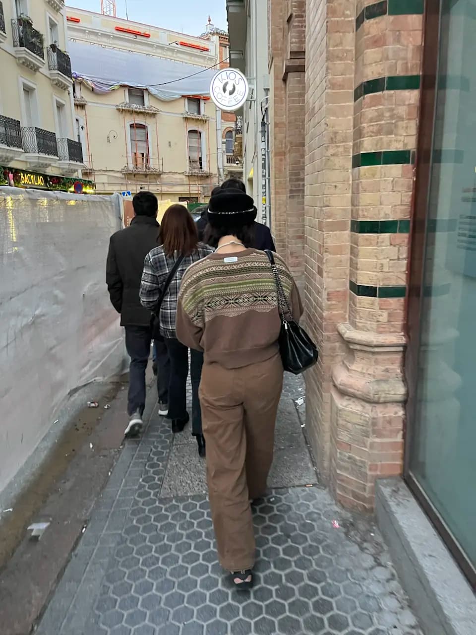 ฮันนีมูนวันที่ 6: ทัวร์ชมเซเตนิลและรอนดา - 2 Calle de Santa Ángela de la Cruz, Seville