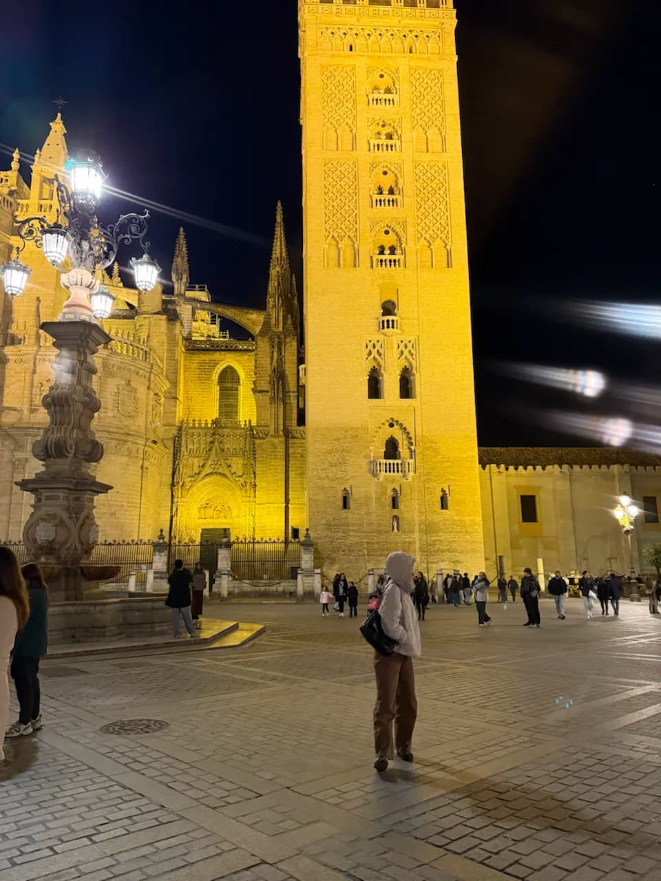 ฮันนีมูนวันที่ 6: ทัวร์ชมเซเตนิลและรอนดา - 1–99 Cardenal Carlos Amigo, Seville