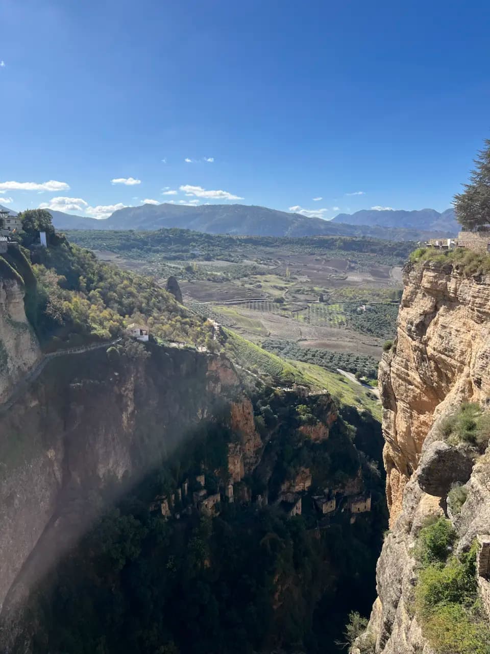 ฮันนีมูนวันที่ 6: ทัวร์ชมเซเตนิลและรอนดา - 2 Calle de Rosario, Ronda