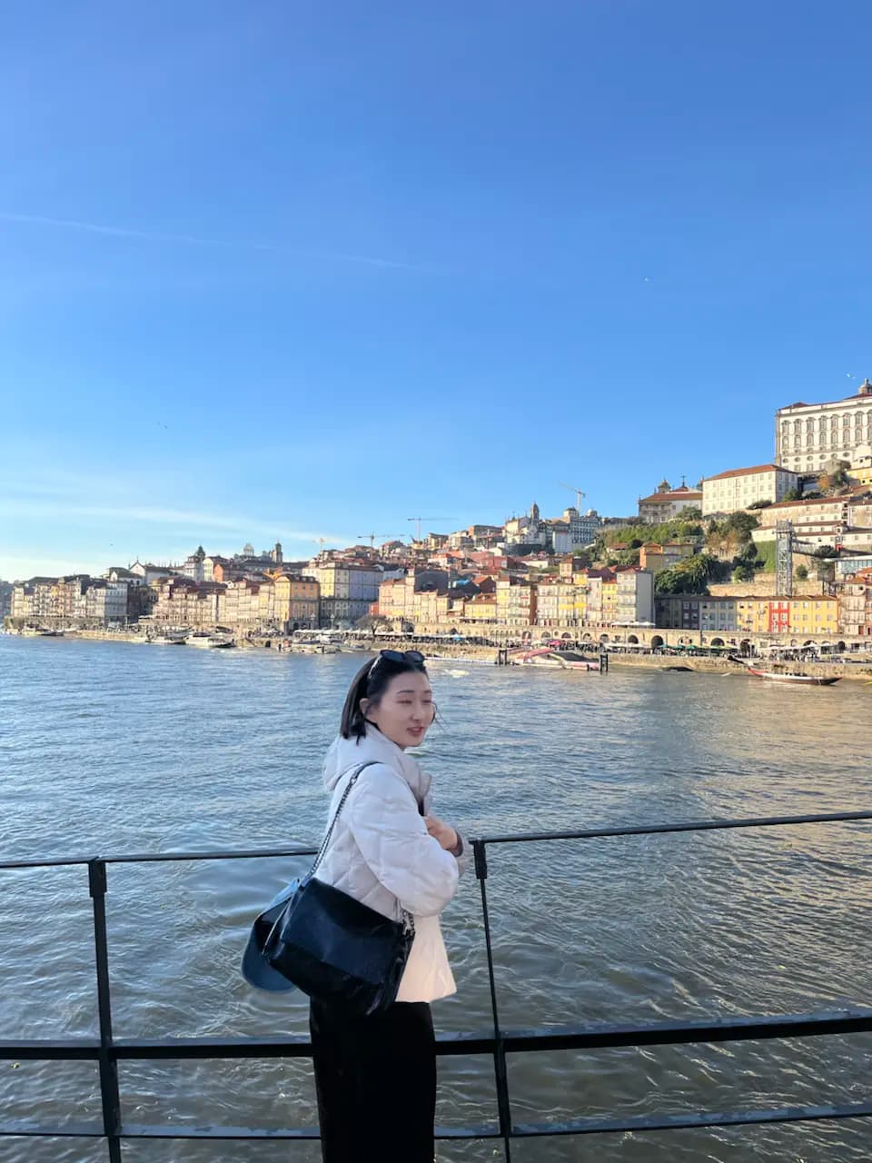 ฮันนีมูนเดย์ 3: ทัวร์โรงบ่มไวน์และเที่ยวเมืองปอร์โต - ยามเย็นริมแม่น้ำดูเอโร 🍽️ - 468 Avenida de Diogo Leite, União das freguesias de Santa Marinha e São Pedro da Afurada, Porto, Vila Nova de Gaia