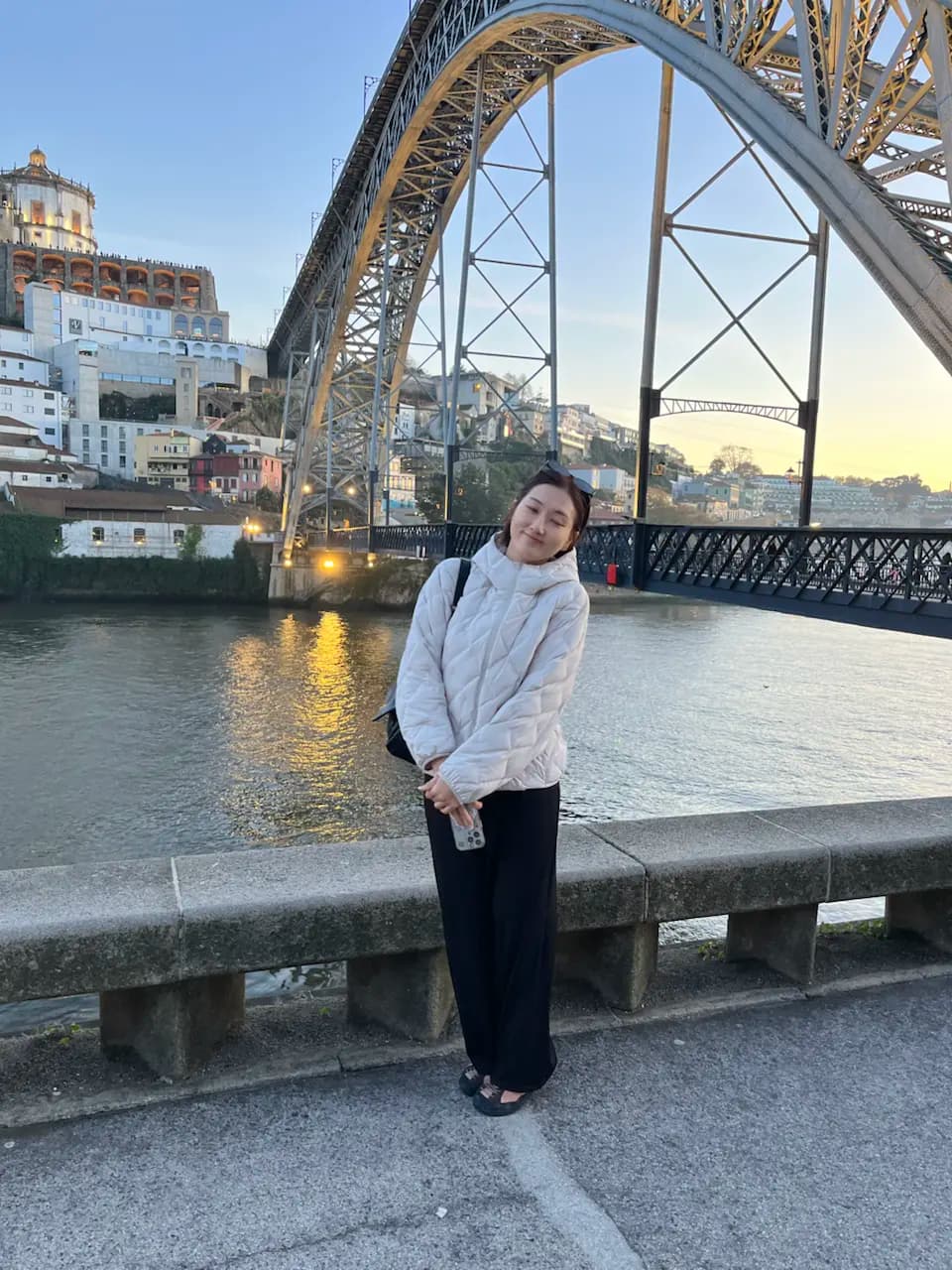 ฮันนีมูนเดย์ 3: ทัวร์โรงบ่มไวน์และเที่ยวเมืองปอร์โต - ยามเย็นริมแม่น้ำดูเอโร 🍽️ - 301–309 Avenida de Eng.o Gustavo Eiffel, União das freguesias de Cedofeita, Santo Ildefonso, Sé, Miragaia, São Nicolau e Vitória, Porto