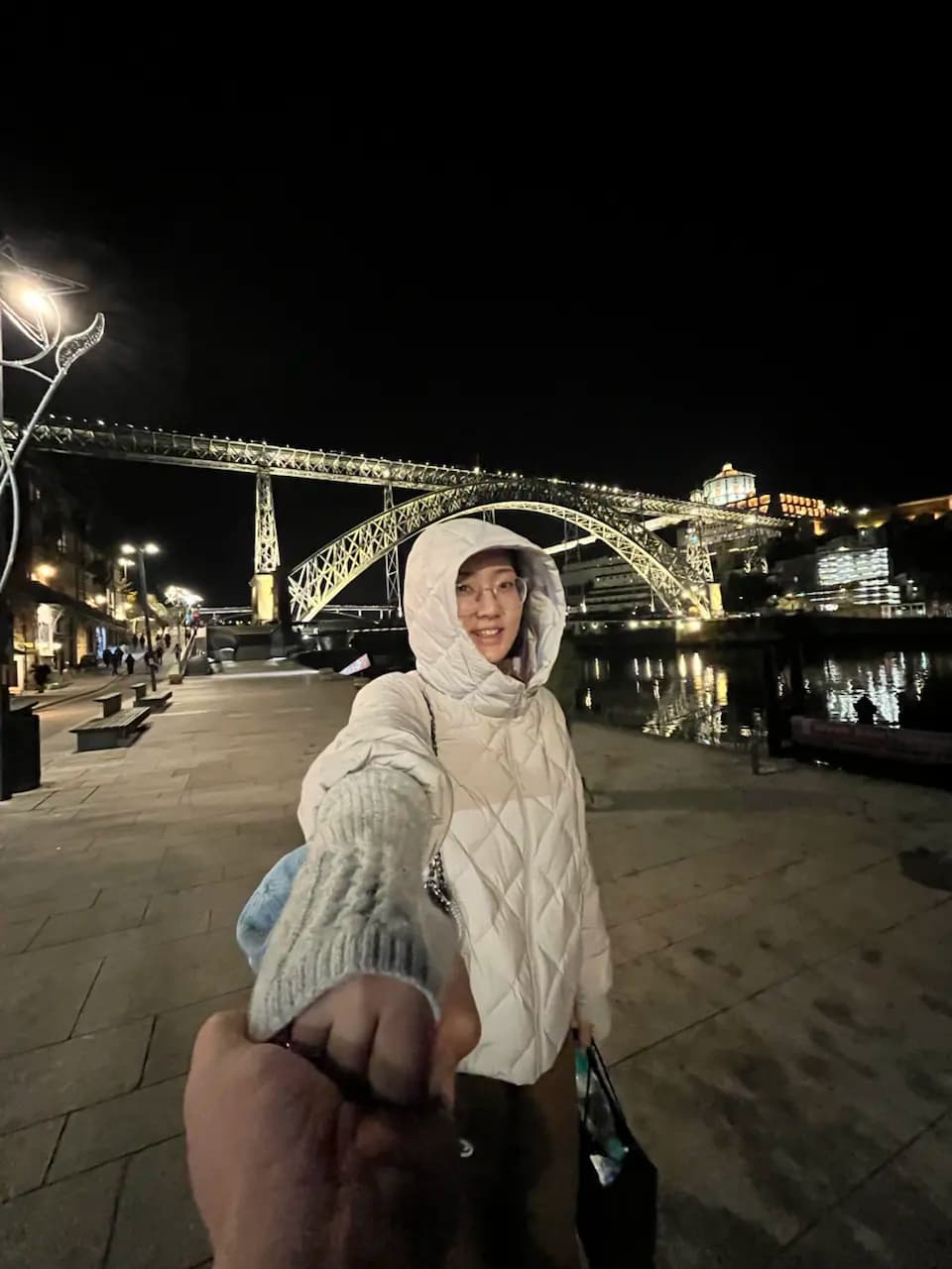 ฮันนีมูนวันที่ 4: เดินเล่นในปอร์โต — โบสถ์และร้านหนังสือ Lello และของที่ระลึก - Cais da Ribeira, União das freguesias de Cedofeita, Santo Ildefonso, Sé, Miragaia, São Nicolau e Vitória, Porto