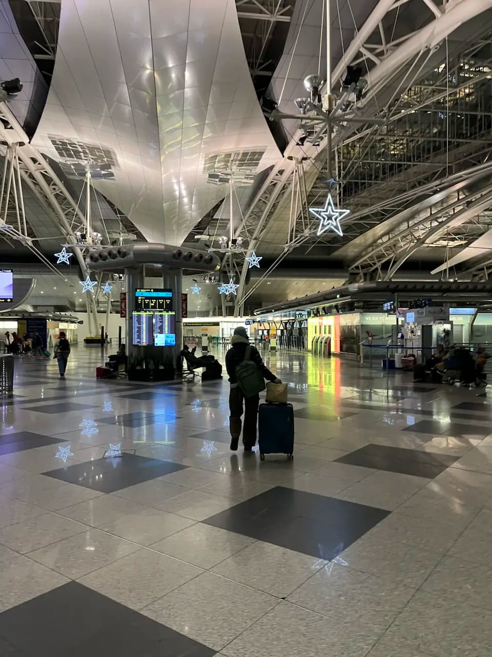 ฮันนีมูน วันที่ 5: ช้อปปิ้งที่ปอร์ตู และเยี่ยมชมมหาวิหารเซบียา - Via do Aeroporto