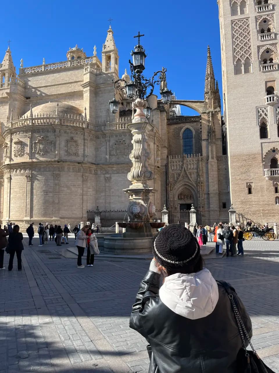 ฮันนีมูน วันที่ 5: ช้อปปิ้งที่ปอร์ตู และเยี่ยมชมมหาวิหารเซบียา - 1–99 Cardenal Carlos Amigo, Seville