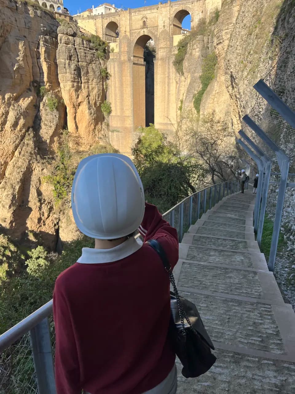 ฮันนีมูนวันที 7: ช้อปปิ้งที่กรานาดา – พระราชวังอัลฮัมบราและภาพถ่ายสแนป - 21 Calle Armiñan