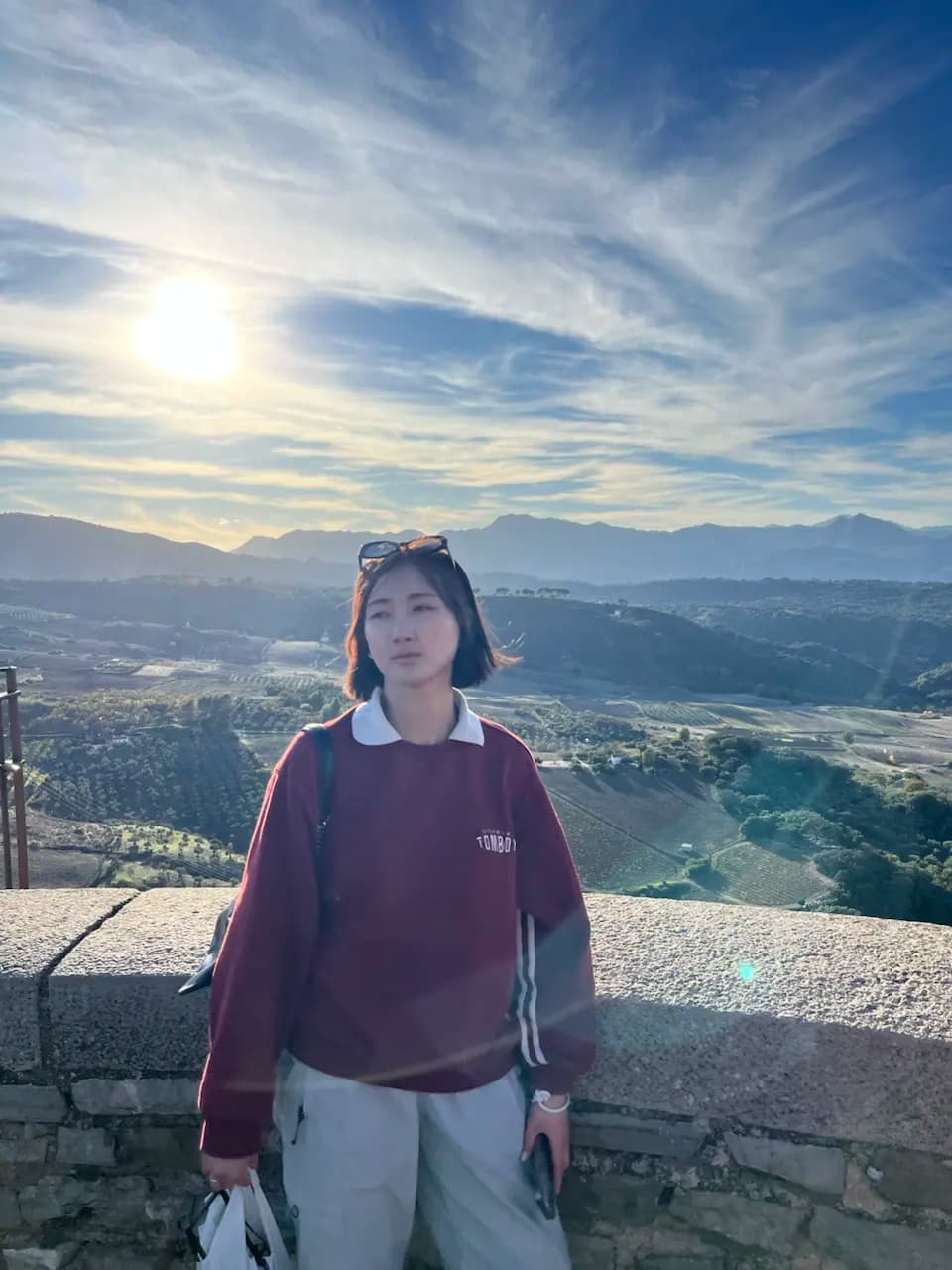 ฮันนีมูนวันที 7: ช้อปปิ้งที่กรานาดา – พระราชวังอัลฮัมบราและภาพถ่ายสแนป - 1 Plaza Teniente Arce