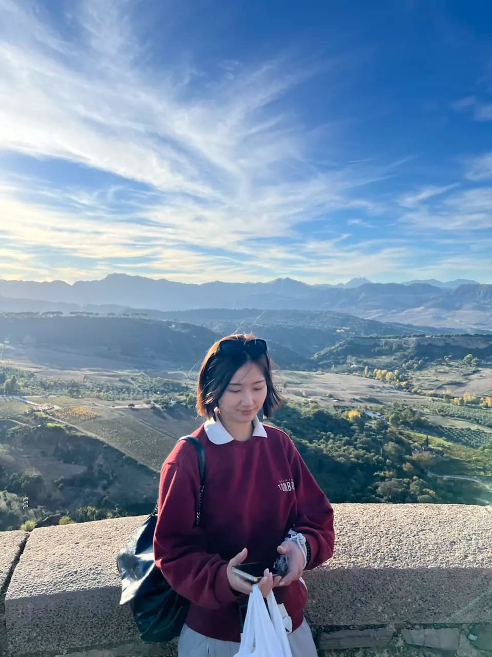 ฮันนีมูนวันที 7: ช้อปปิ้งที่กรานาดา – พระราชวังอัลฮัมบราและภาพถ่ายสแนป - 1 Plaza Teniente Arce